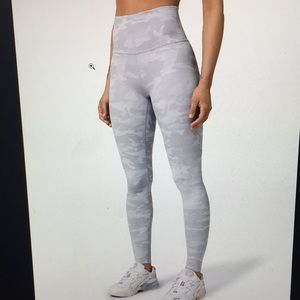 Lululemon Wunder Under Legging Size 8